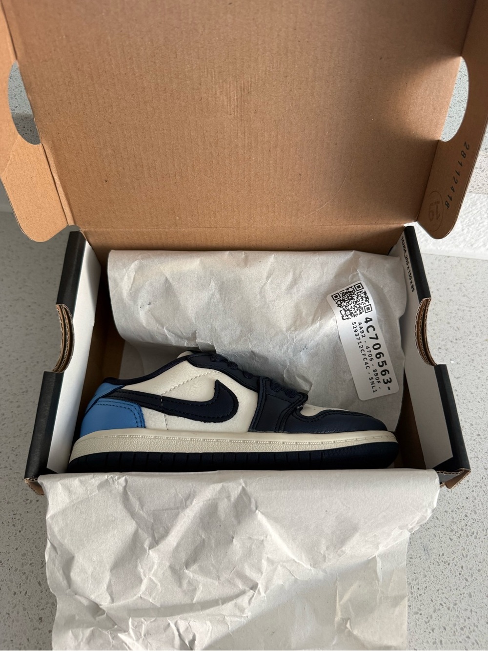 Nike Jordan 1 Retro Low Toddler Kids' Low-Top Sneakers in Navy and Light Blue - Picture 7 of 8